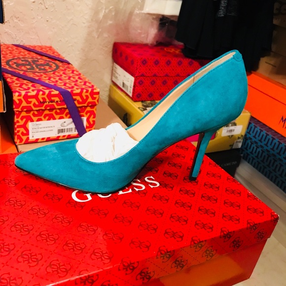 Beautiful Guess Suede In a Soft Blue Pumps - Picture 3 of 7